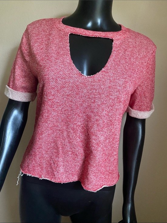 White Fawn Tops - Women's Red Short-Sleeve Cutout Crop Top